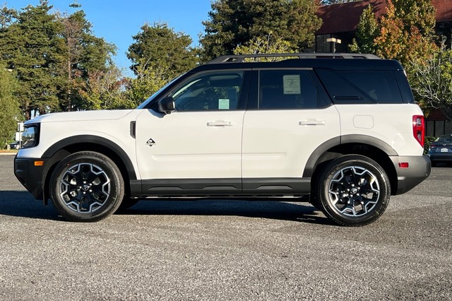 Ford Bronco Sport Vehicle Full-screen Gallery Image 06