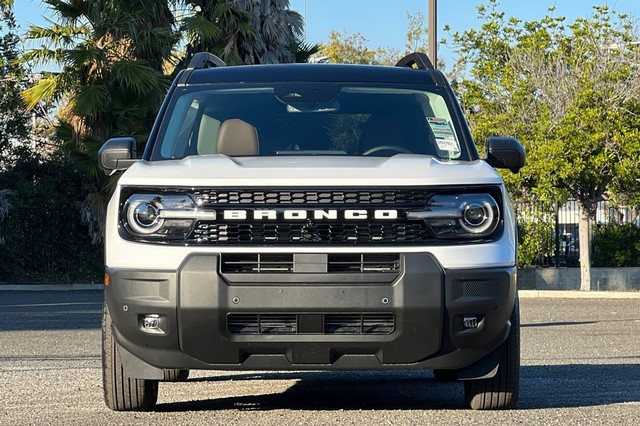 Ford Bronco Sport Vehicle Full-screen Gallery Image 08
