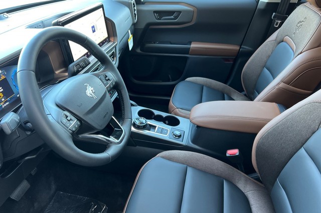 Ford Bronco Sport Vehicle Full-screen Gallery Image 09