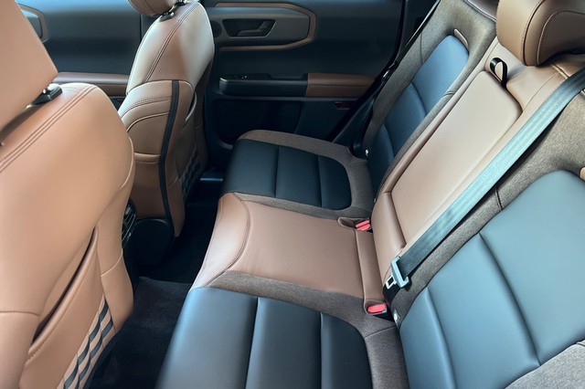 Ford Bronco Sport Vehicle Full-screen Gallery Image 12