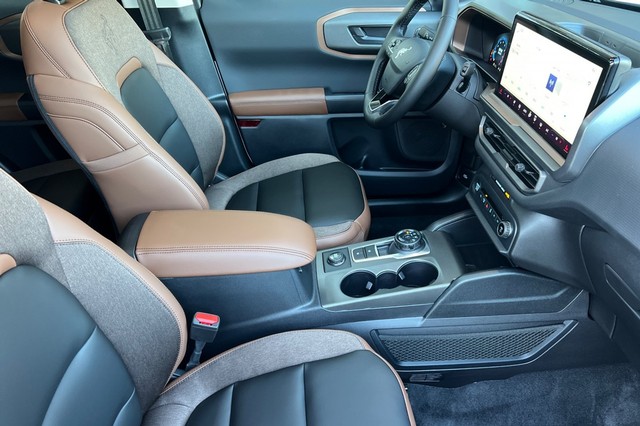 Ford Bronco Sport Vehicle Full-screen Gallery Image 17