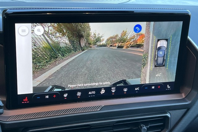 Ford Bronco Sport Vehicle Full-screen Gallery Image 23