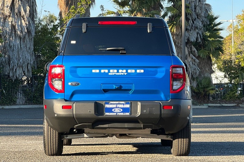 Ford Bronco Sport Vehicle Full-screen Gallery Image 04