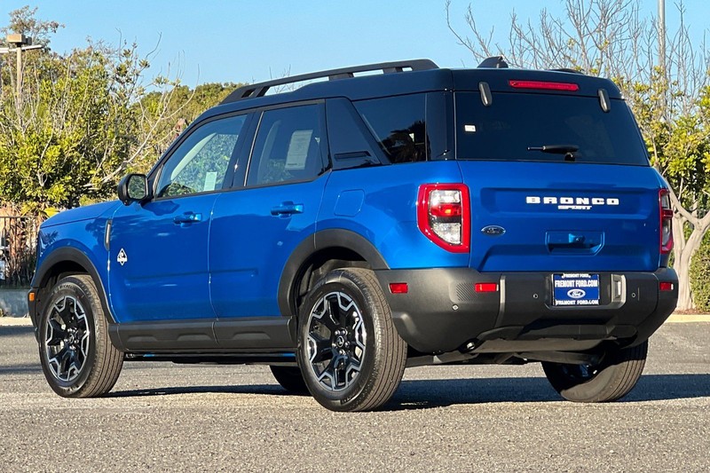 Ford Bronco Sport Vehicle Full-screen Gallery Image 05