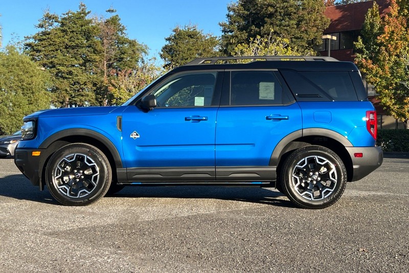 Ford Bronco Sport Vehicle Full-screen Gallery Image 06