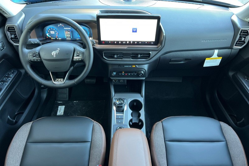 Ford Bronco Sport Vehicle Full-screen Gallery Image 14