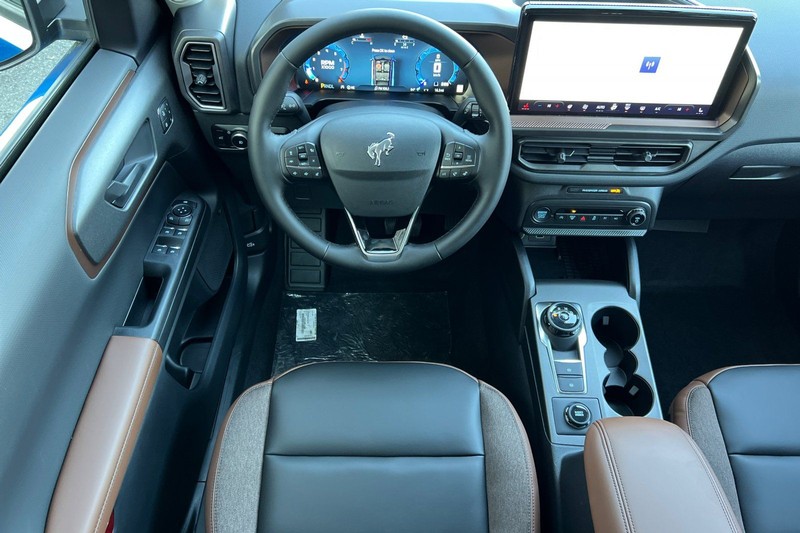 Ford Bronco Sport Vehicle Full-screen Gallery Image 15