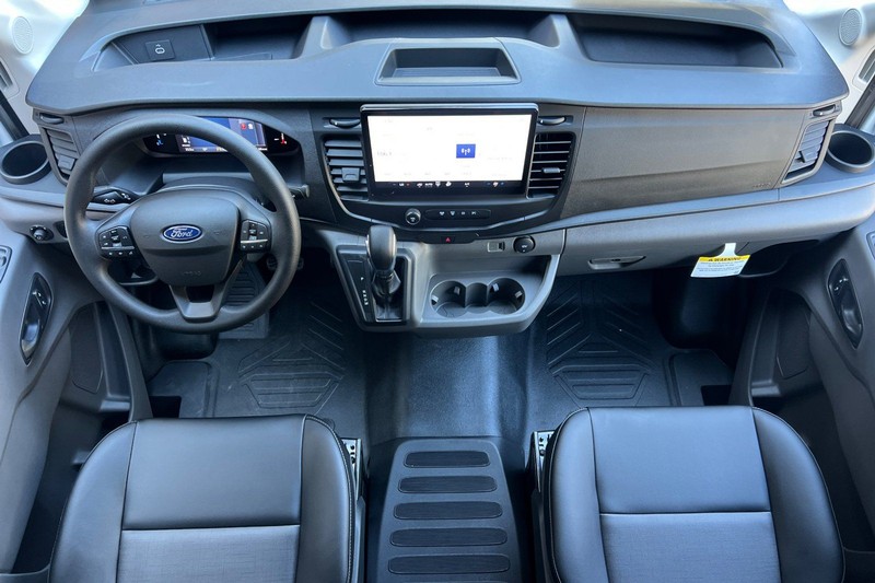 Ford Transit-250 Vehicle Full-screen Gallery Image 12