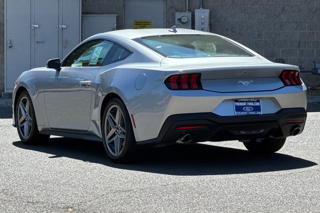 Ford Mustang Vehicle Full-screen Gallery Image 05