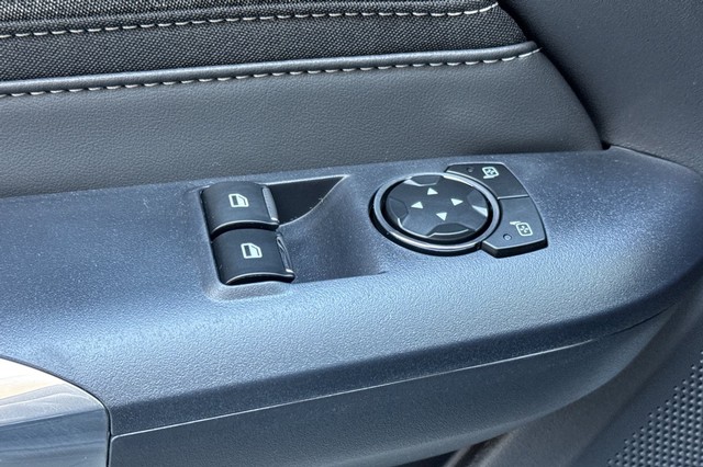 Ford Mustang Vehicle Full-screen Gallery Image 11