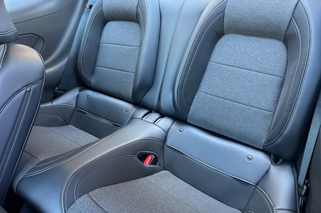 Ford Mustang Vehicle Full-screen Gallery Image 12