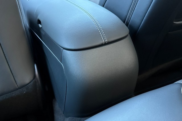 Ford Mustang Vehicle Full-screen Gallery Image 13