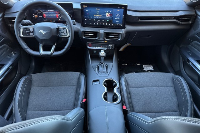 Ford Mustang Vehicle Full-screen Gallery Image 14