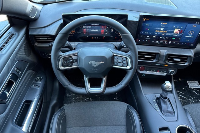 Ford Mustang Vehicle Full-screen Gallery Image 15