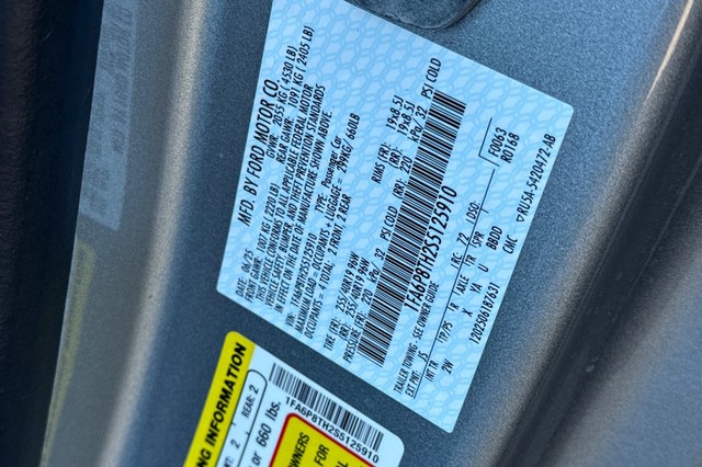 Ford Mustang Vehicle Full-screen Gallery Image 30