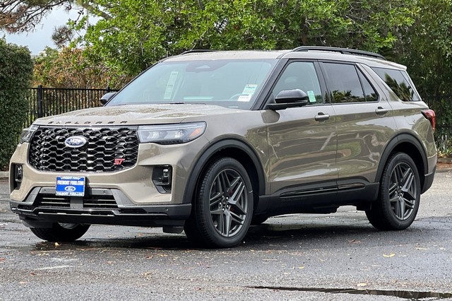 Ford Explorer Vehicle Full-screen Gallery Image 07