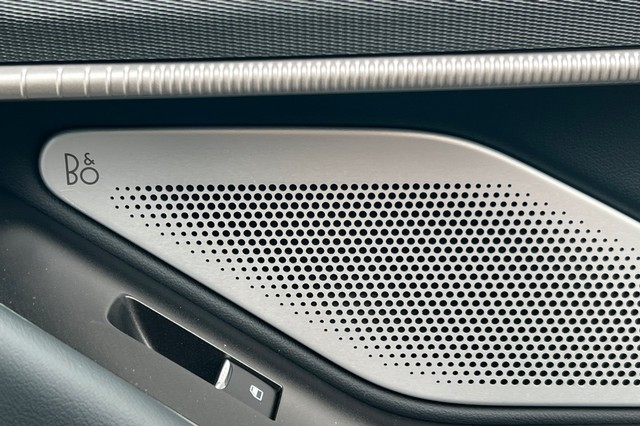 Ford Explorer Vehicle Full-screen Gallery Image 20