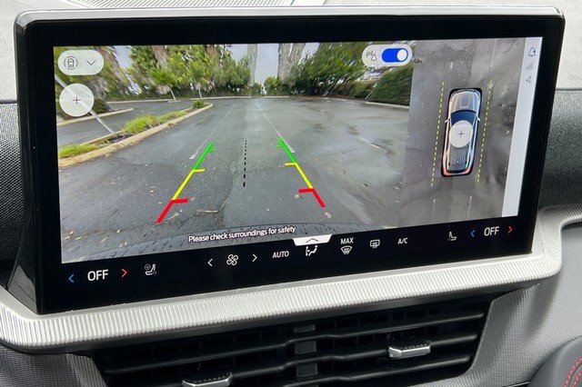 Ford Explorer Vehicle Full-screen Gallery Image 23