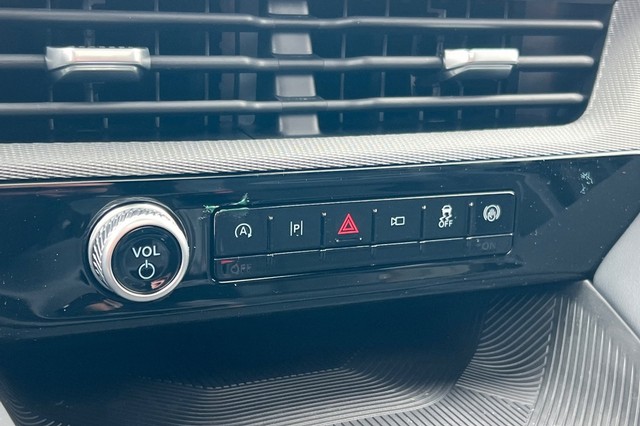 Ford Explorer Vehicle Full-screen Gallery Image 24