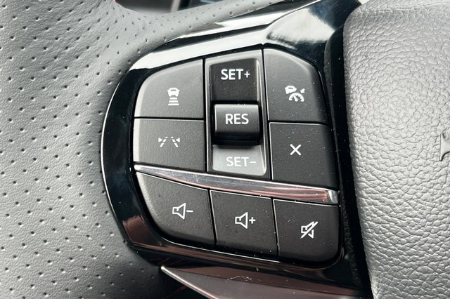 Ford Explorer Vehicle Full-screen Gallery Image 28