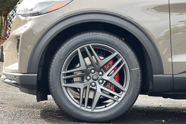 Ford Explorer Vehicle Full-screen Gallery Image 32