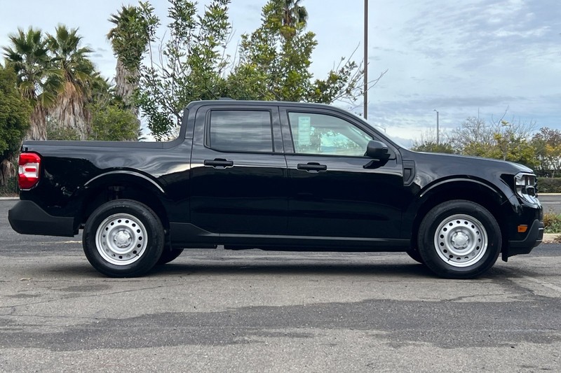 Ford Maverick Vehicle Full-screen Gallery Image 02