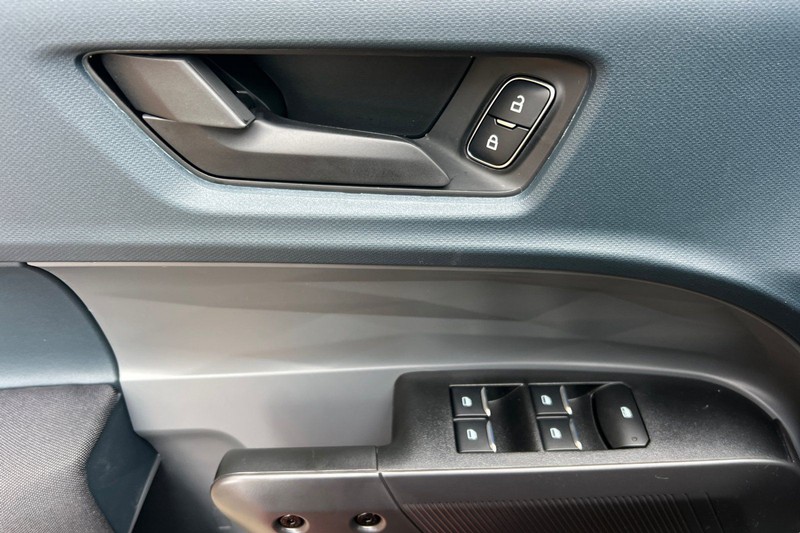 Ford Maverick Vehicle Full-screen Gallery Image 10