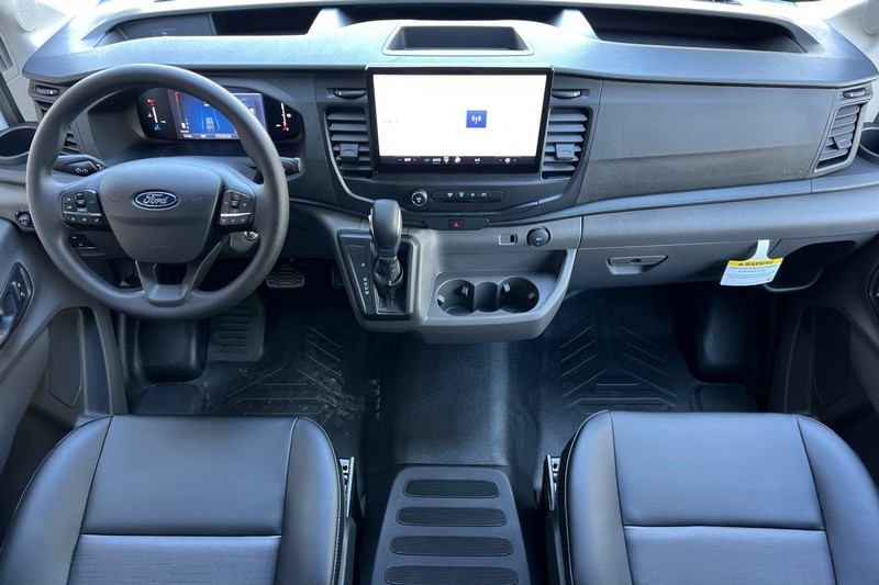 Ford Transit-250 Vehicle Full-screen Gallery Image 12