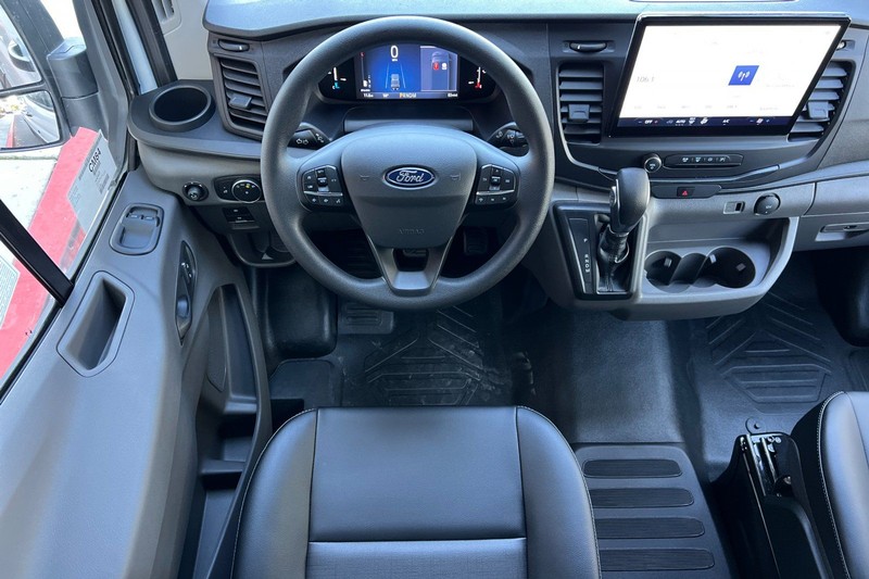 Ford Transit-250 Vehicle Full-screen Gallery Image 13