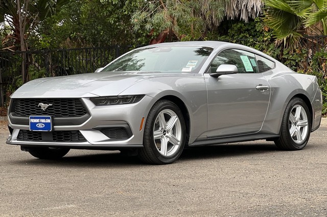 Ford Mustang Vehicle Full-screen Gallery Image 07