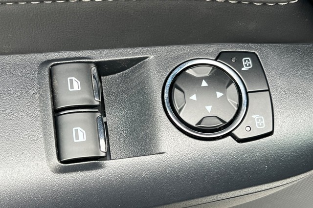 Ford Mustang Vehicle Full-screen Gallery Image 11