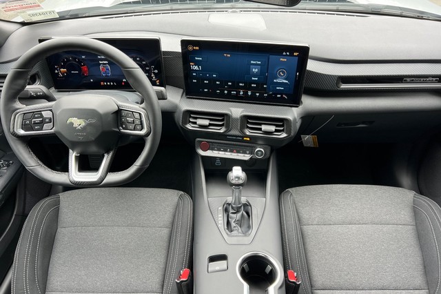 Ford Mustang Vehicle Full-screen Gallery Image 13