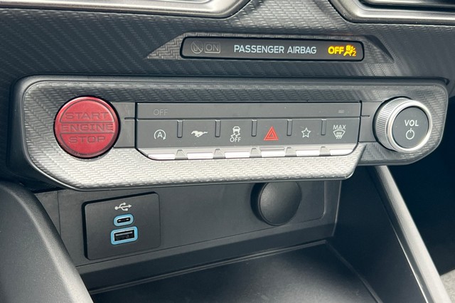 Ford Mustang Vehicle Full-screen Gallery Image 20