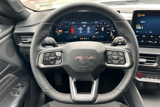 Ford Mustang Vehicle Full-screen Gallery Image 23