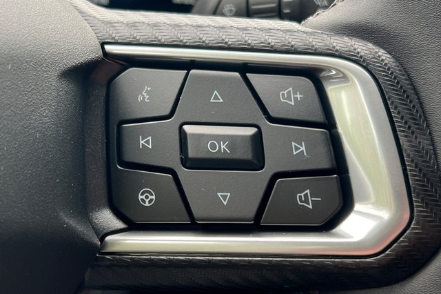 Ford Mustang Vehicle Full-screen Gallery Image 25