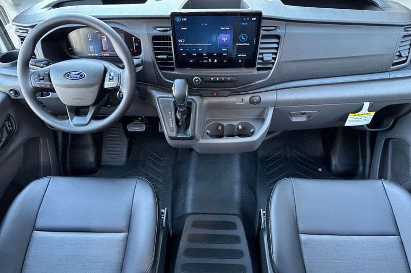 Ford Transit-250 Vehicle Full-screen Gallery Image 12