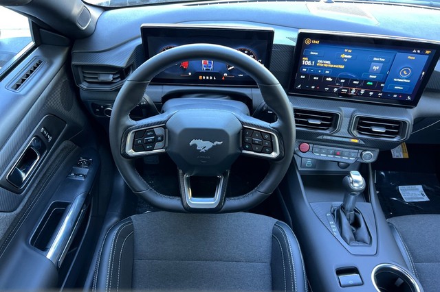 Ford Mustang Vehicle Full-screen Gallery Image 14