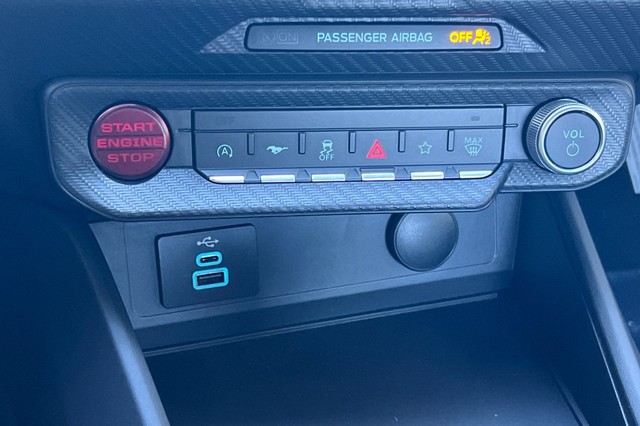 Ford Mustang Vehicle Full-screen Gallery Image 20