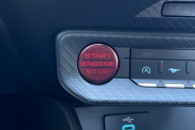 Ford Mustang Vehicle Full-screen Gallery Image 22