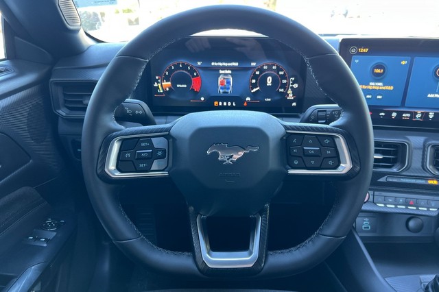 Ford Mustang Vehicle Full-screen Gallery Image 23