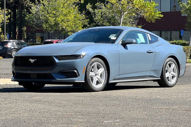 Ford Mustang Vehicle Full-screen Gallery Image 07