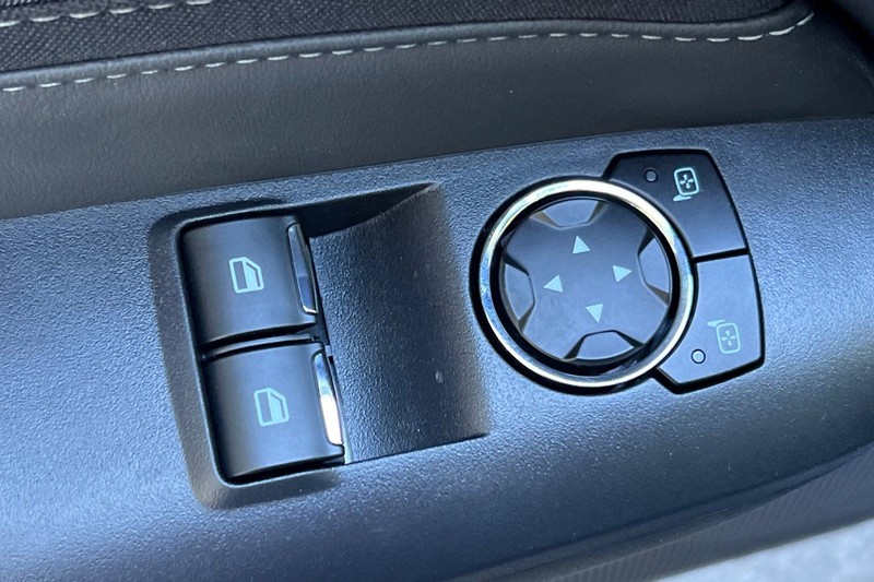 Ford Mustang Vehicle Full-screen Gallery Image 11