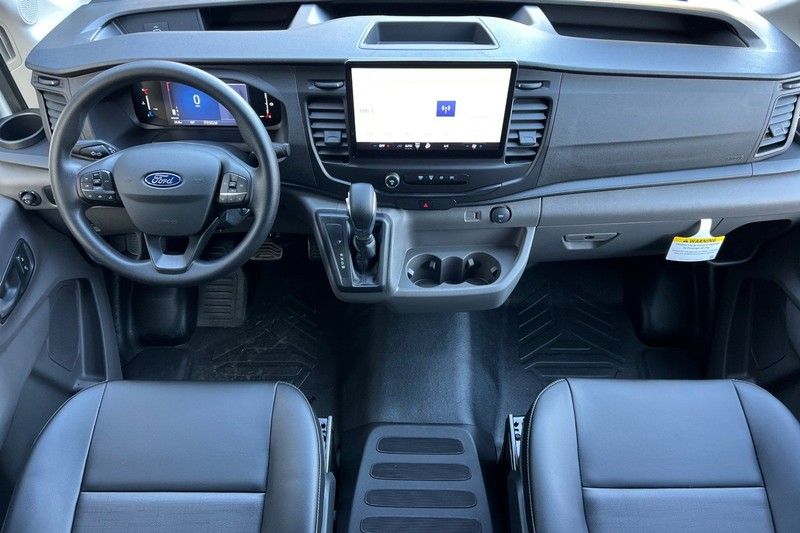 Ford Transit-250 Vehicle Full-screen Gallery Image 12