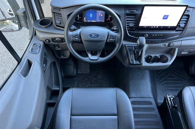 Ford Transit-250 Vehicle Full-screen Gallery Image 13