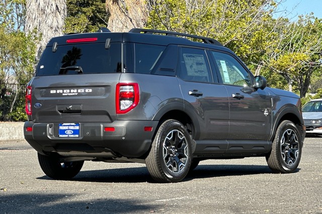 Ford Bronco Sport Vehicle Full-screen Gallery Image 03