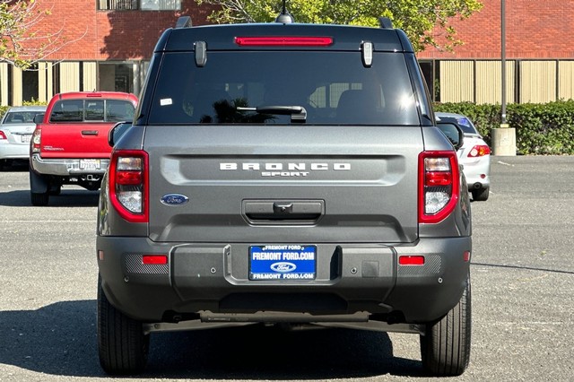 Ford Bronco Sport Vehicle Full-screen Gallery Image 04