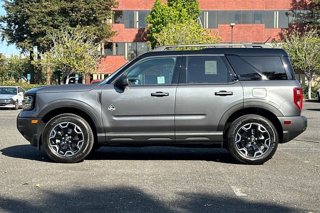 Ford Bronco Sport Vehicle Full-screen Gallery Image 06