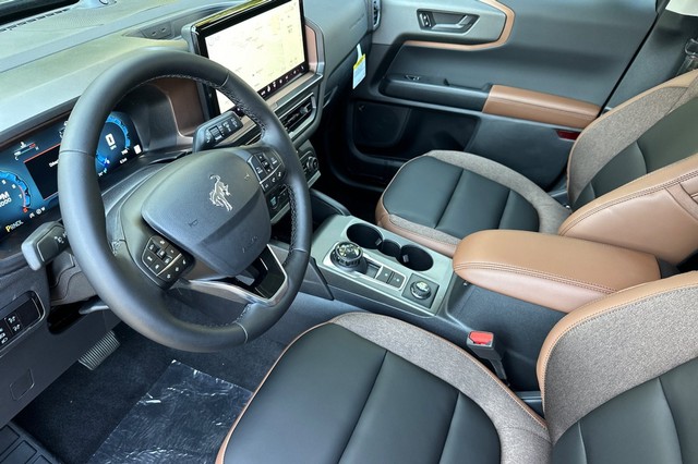 Ford Bronco Sport Vehicle Full-screen Gallery Image 09