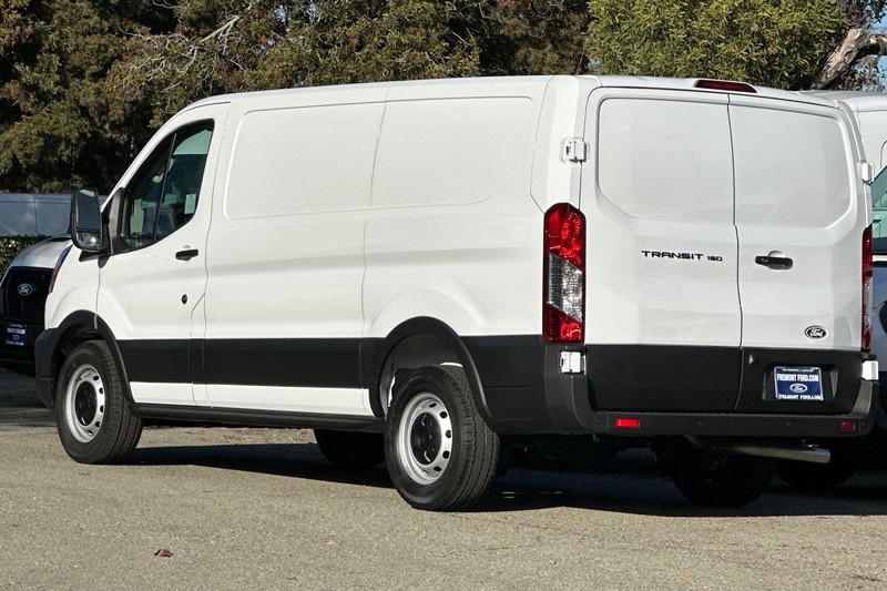 Ford Transit-150 Vehicle Full-screen Gallery Image 05