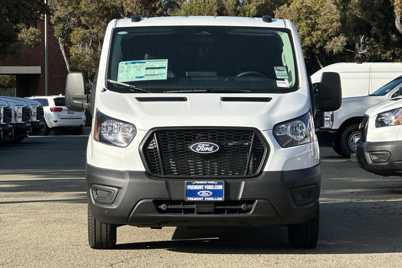 Ford Transit-150 Vehicle Full-screen Gallery Image 08